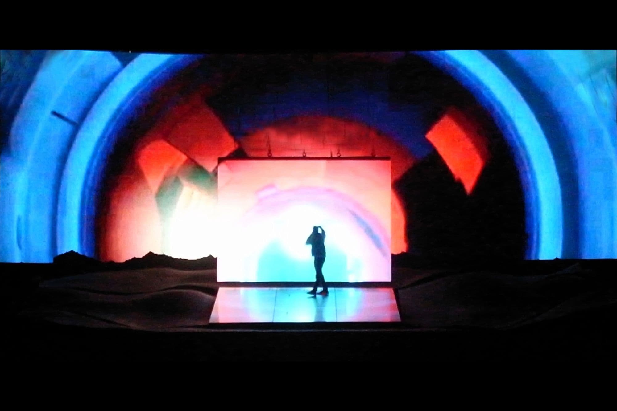 Kanye West Glow In The Dark Arena Tour Es Devlin kanye-west-glow-in-the-dark-arena-tour-es-devlin
