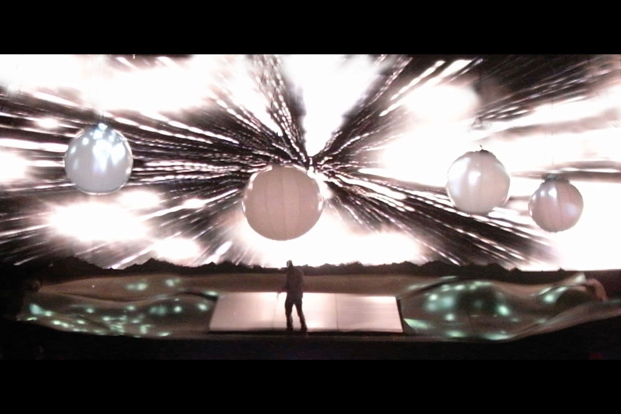 Kanye West Glow In The Dark Arena Tour Es Devlin kanye-west-glow-in-the-dark-arena-tour-es-devlin