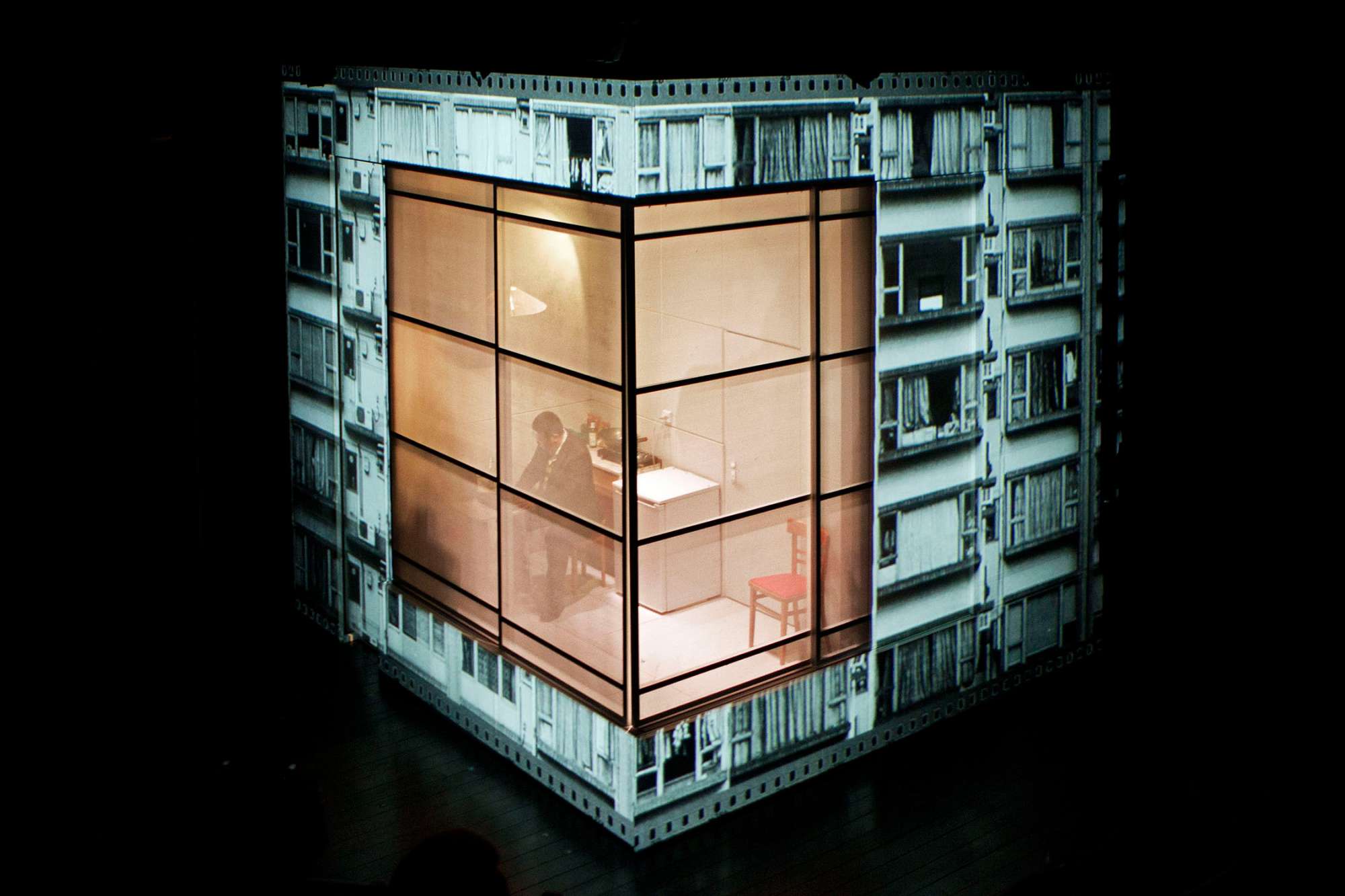 Chimerica Almeida Es Devlin