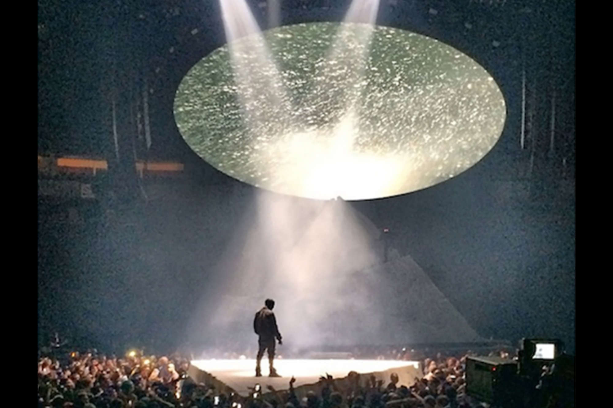 Es Devlin Reimagines the Live Show for Kanye West - Bloomberg
